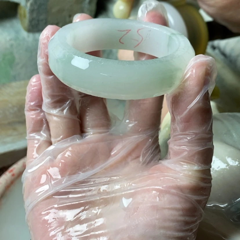 【闪购商品】石英质玉（天山翠）手镯未镶嵌小*朵定制