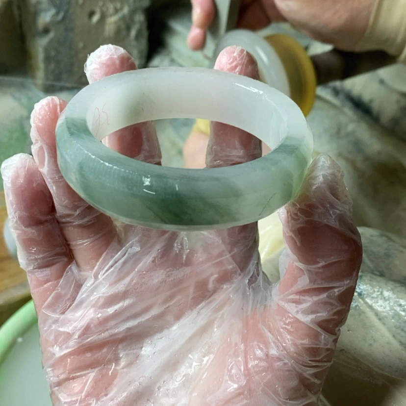 【闪购商品】石英质玉（天山翠）手镯未镶嵌钞****定制