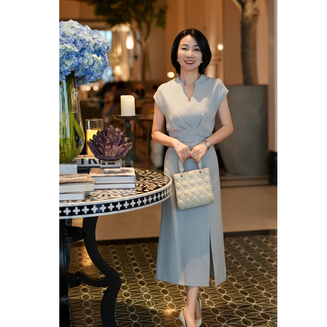 ZOUMO/邹茉“柠檬海盐”法式优雅高奢下摆开叉收腰显瘦三醋酸连衣裙