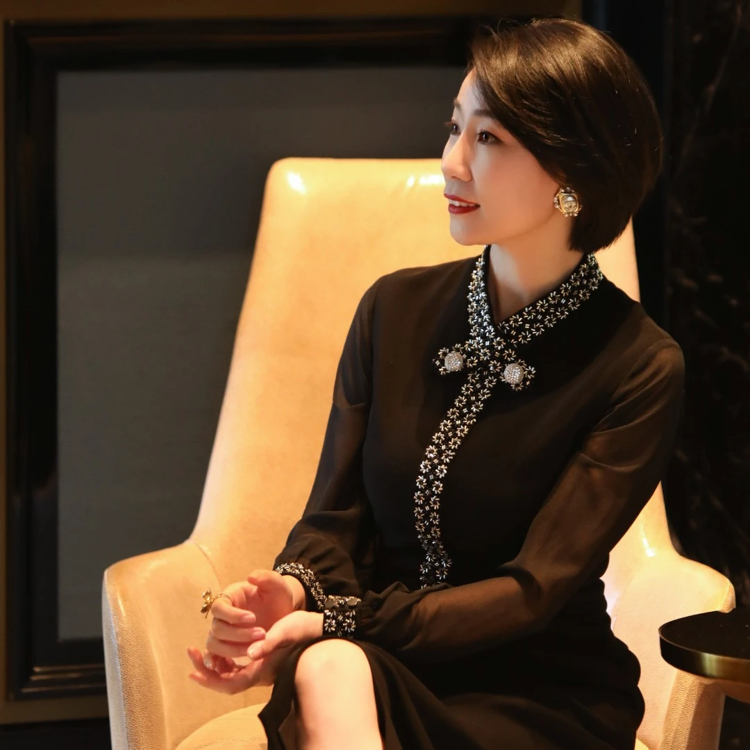 精致重工钉珠长袖轻奢复古修身优雅职业高端黑色连衣裙A30L00079