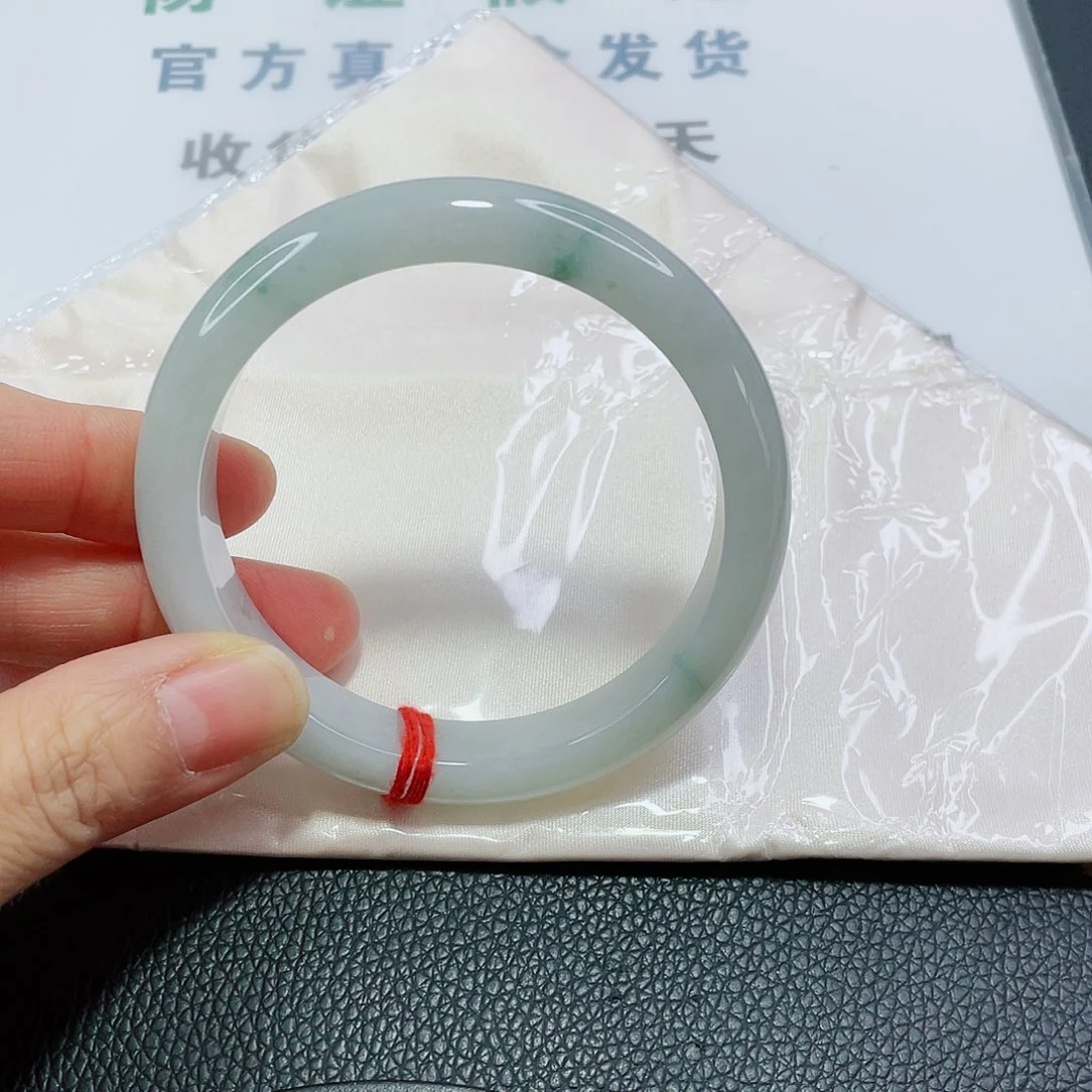 翡翠手镯未镶嵌搁*翡翠