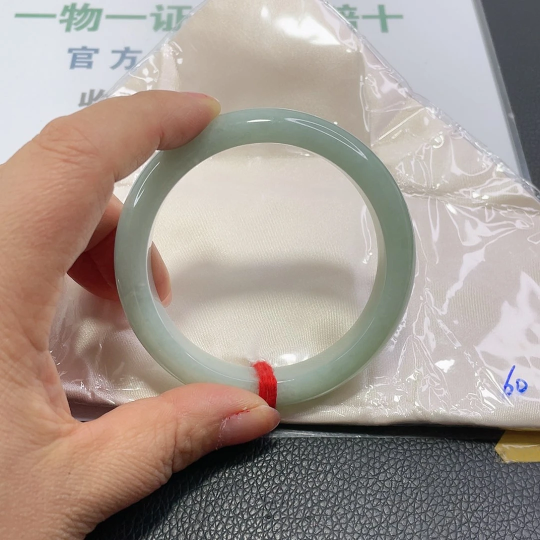 翡翠手镯未镶嵌小*甜