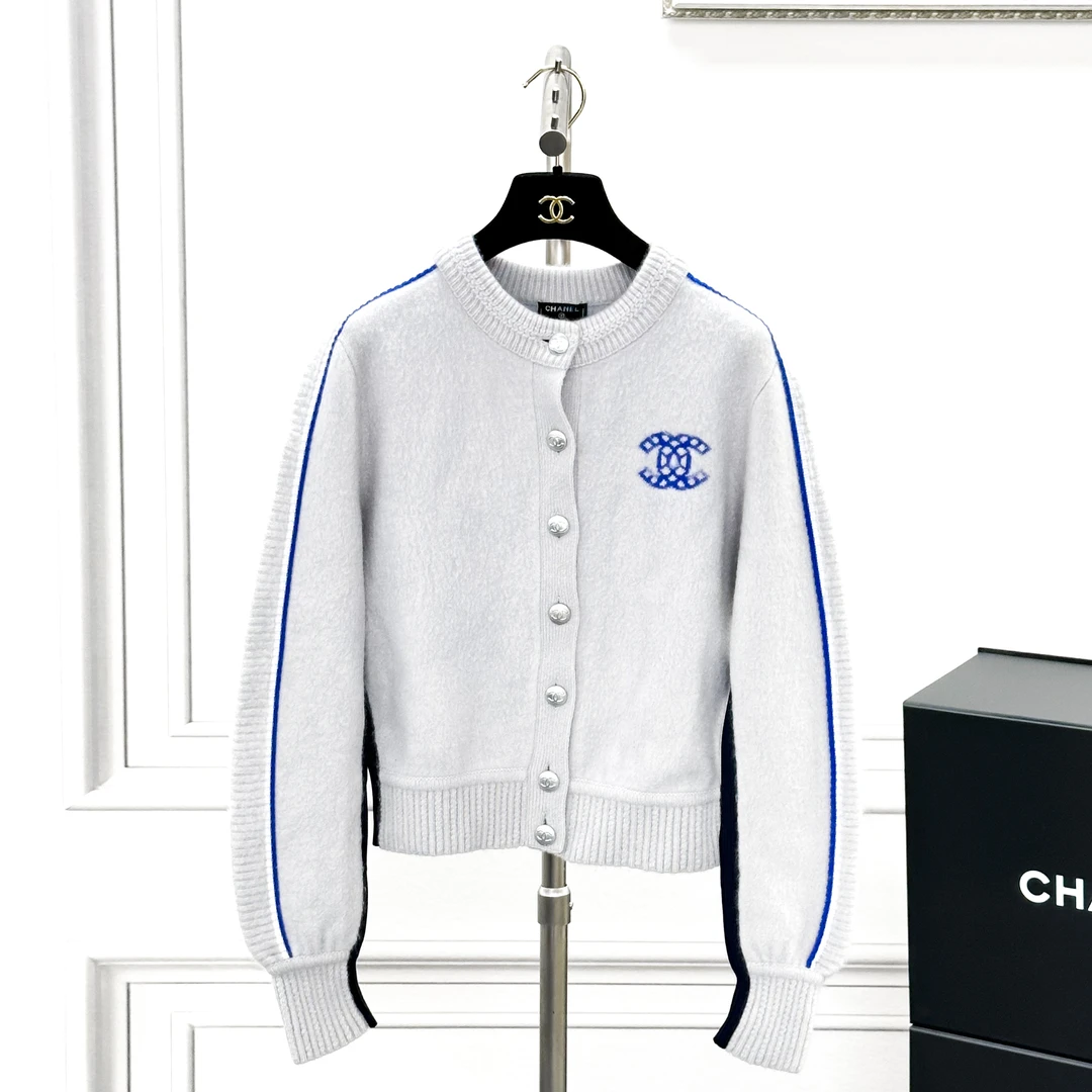99新 Chanel/香奈儿 36码 21N滑雪系列灰色毛毛外套