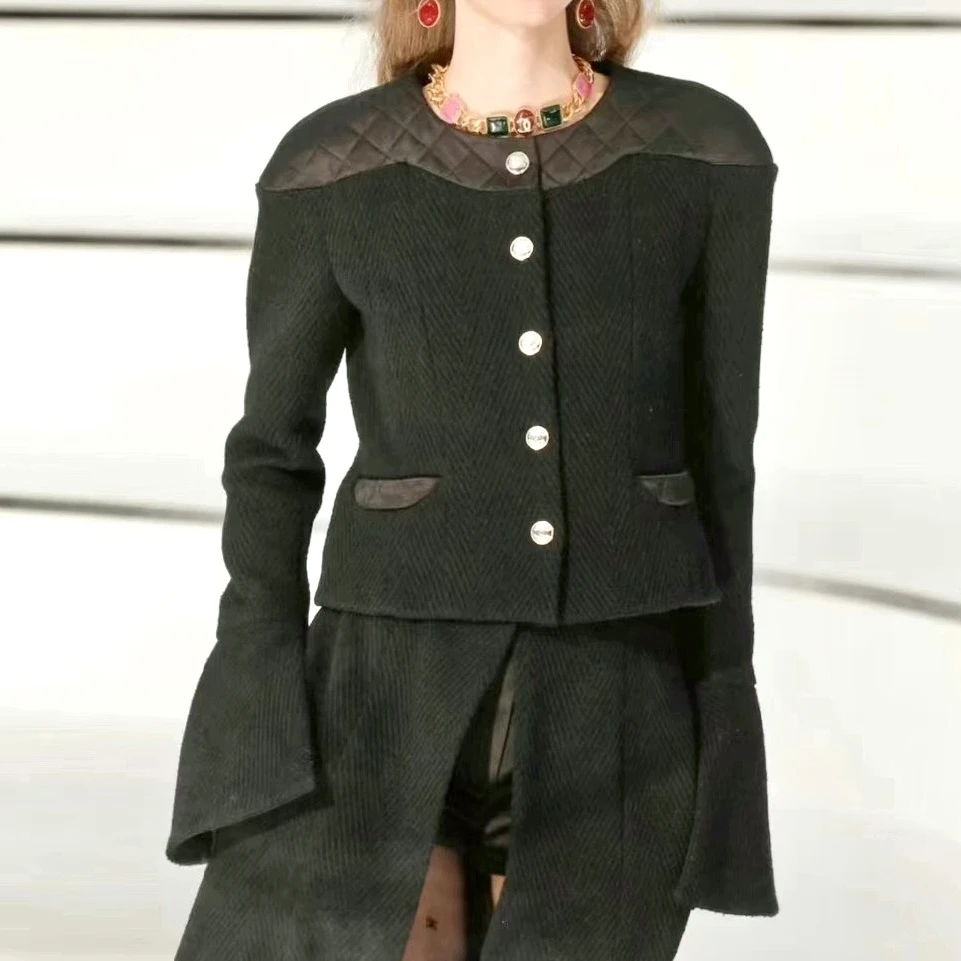 99新 Chanel/香奈儿 36码 黑色 喇叭袖短款 外套