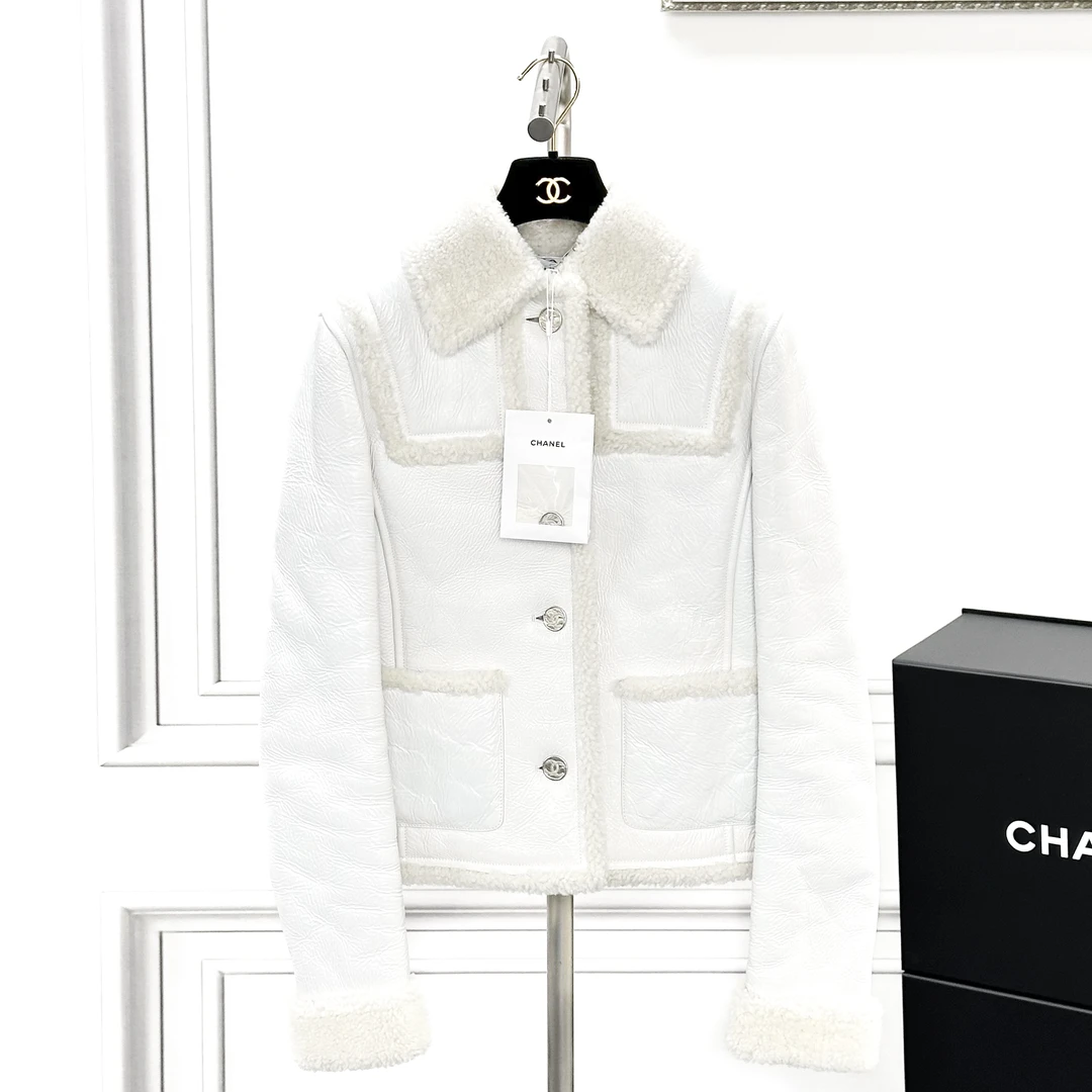 99新 Chanel/香奈儿 36码 21B白色皮毛一体翻领长袖外套