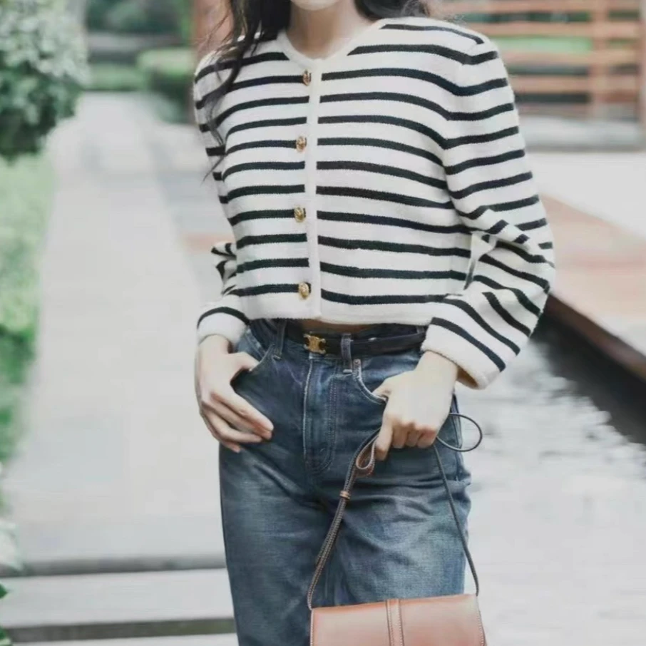99新 Celine/思琳  S码 白色 拼黑色 长袖 毛衣外套