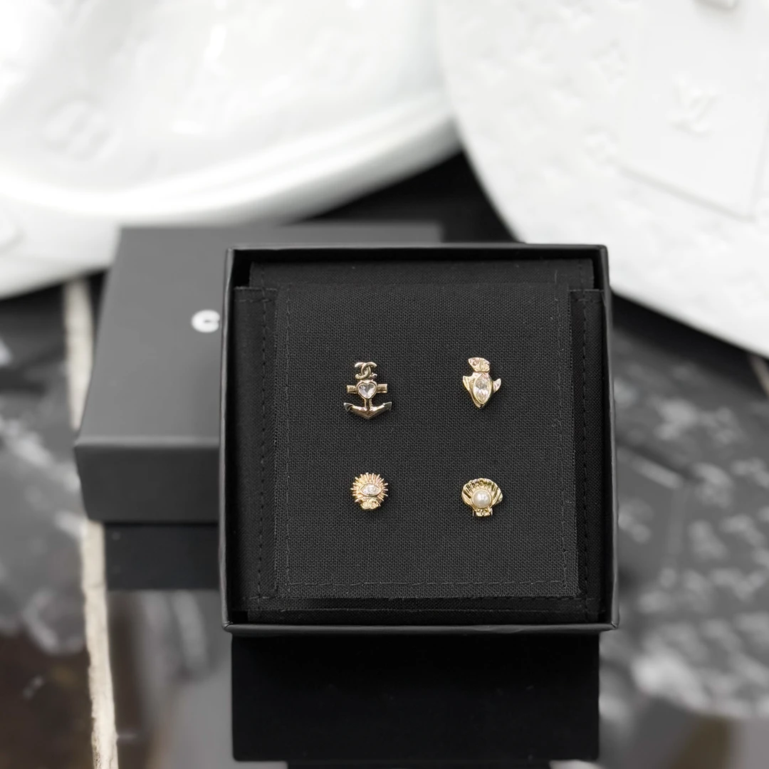 99新 Chanel/香奈儿 25C 金色 镶钻 飞机、贝壳、船锚 耳钉