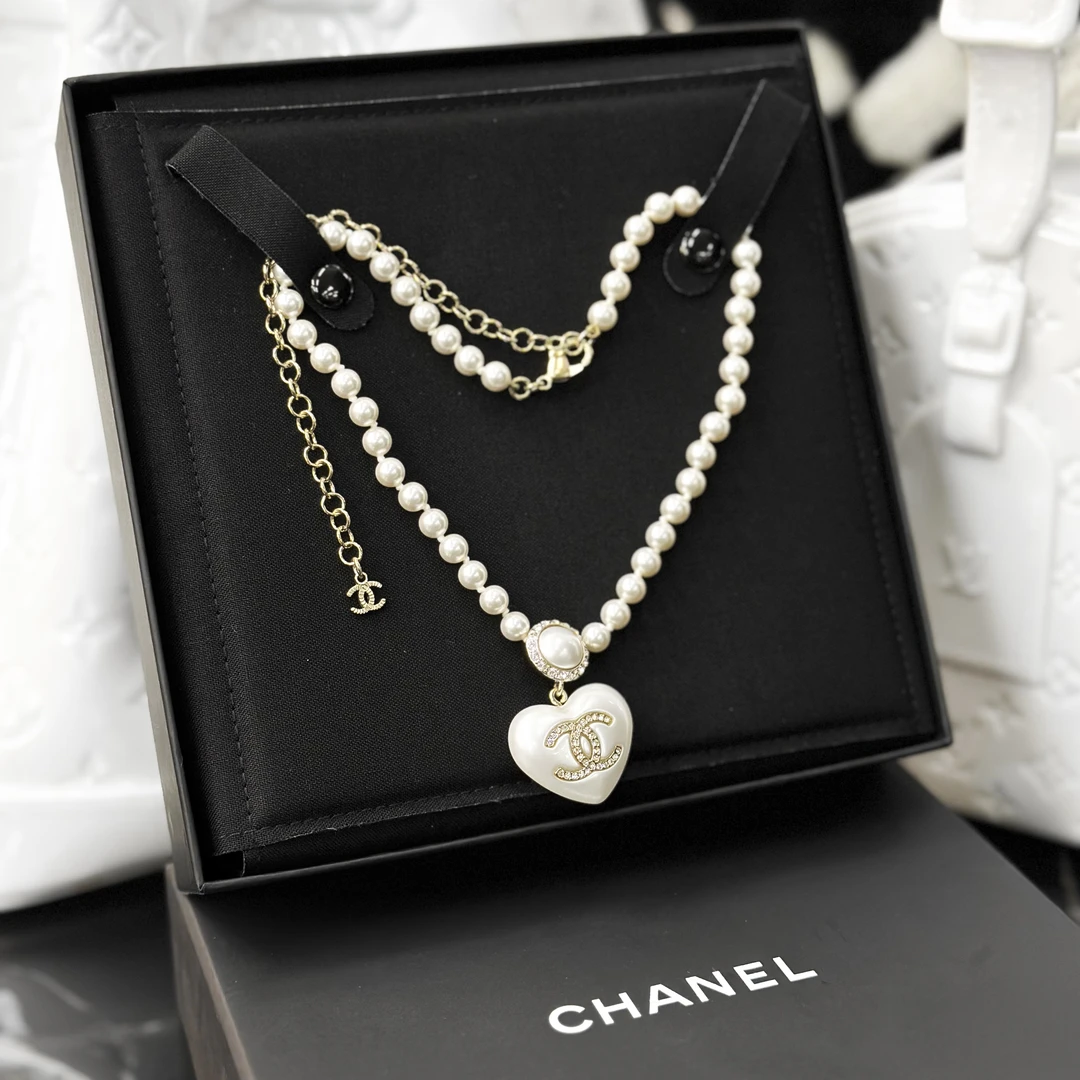 99新 Chanel/香奈儿 21S白色爱心珍珠项链