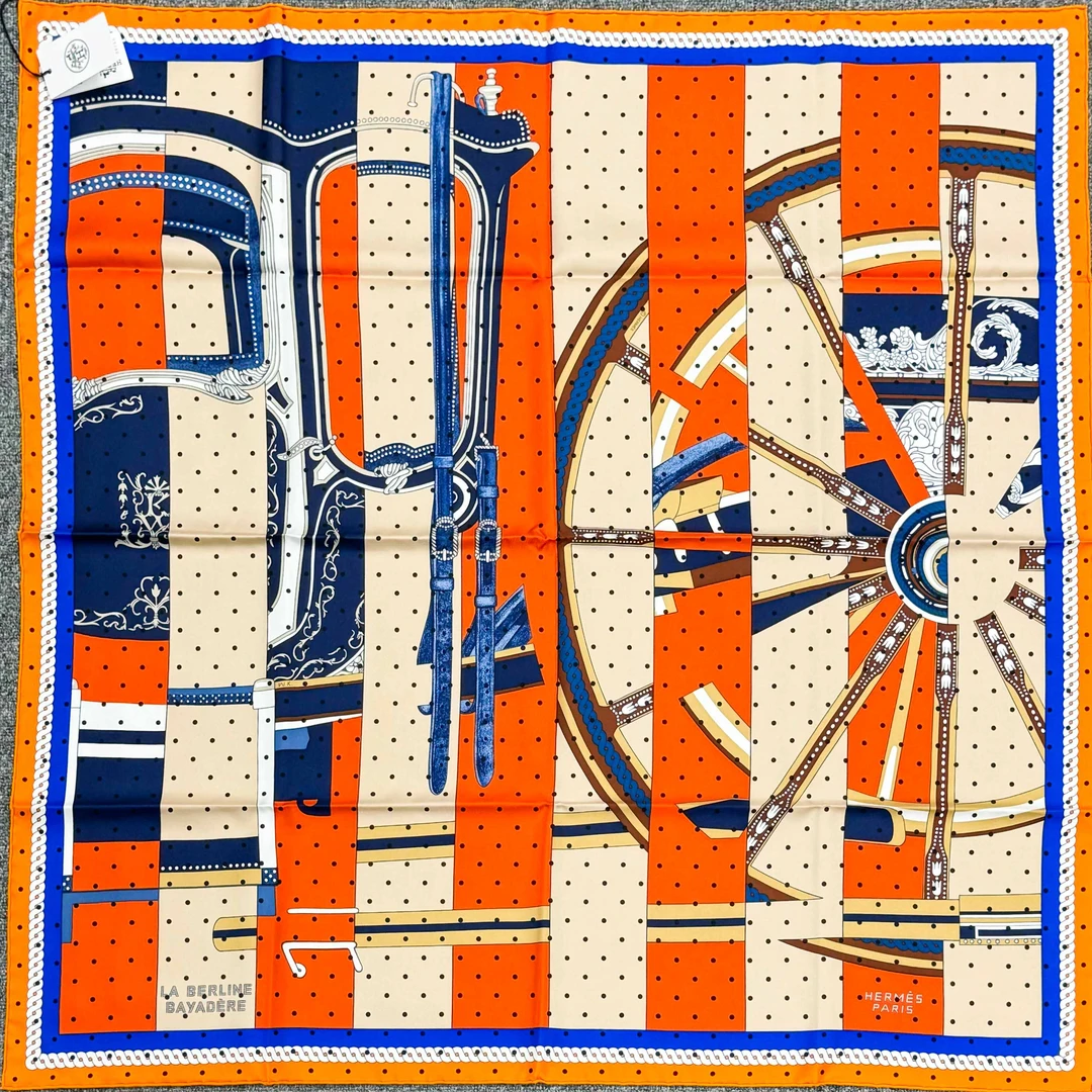 99新 Hermes/爱马仕 90cm 棕色拼蓝色拼白色 拼红色滚边 丝巾