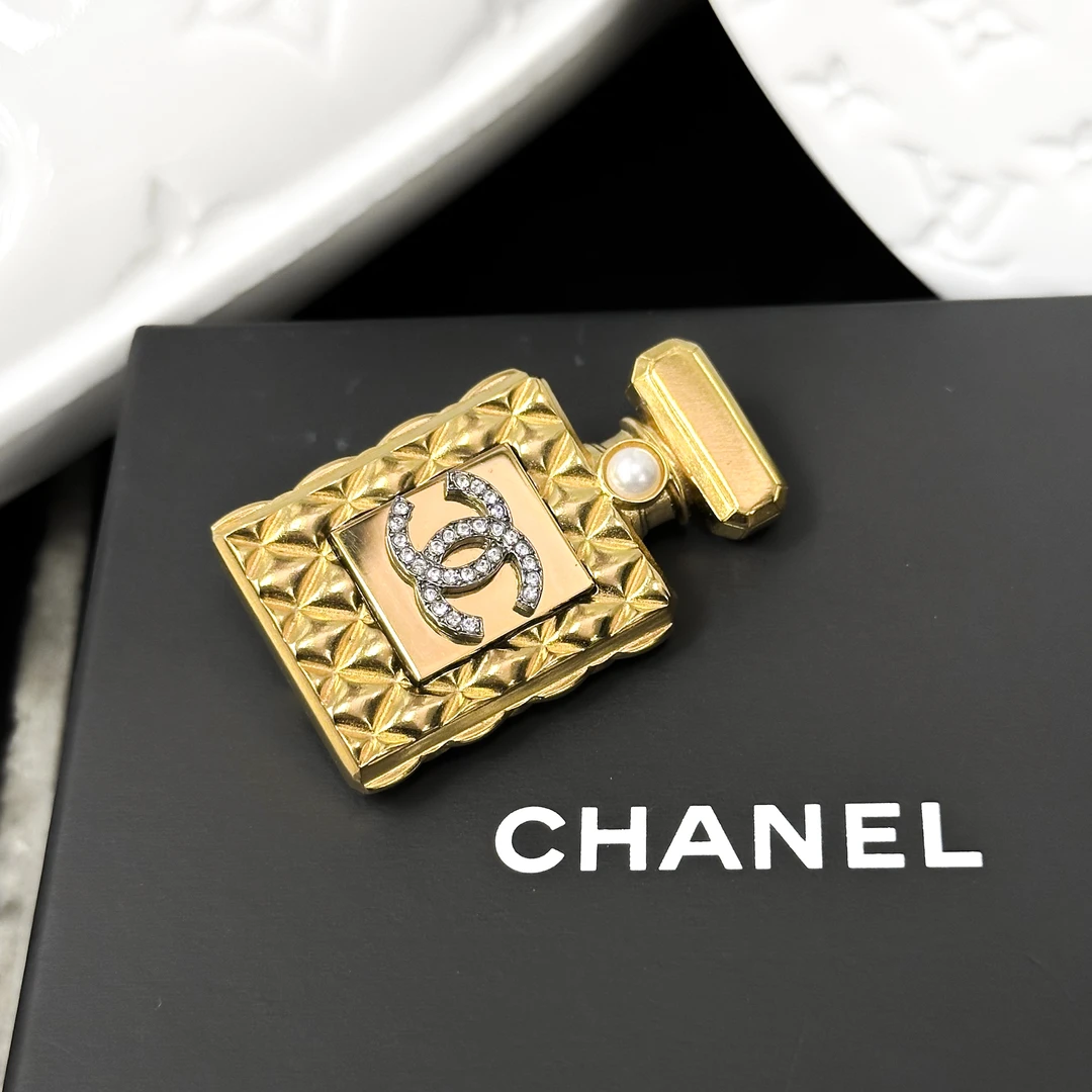 99新 Chanel/香奈儿 20A金色菱格纹香水瓶双C镶钻胸针
