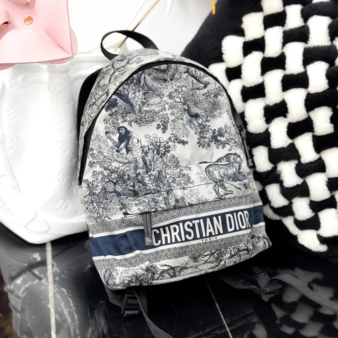 99新 DIOR/迪奥 Travel backpack动物园图案灰白拼色双肩包，小号