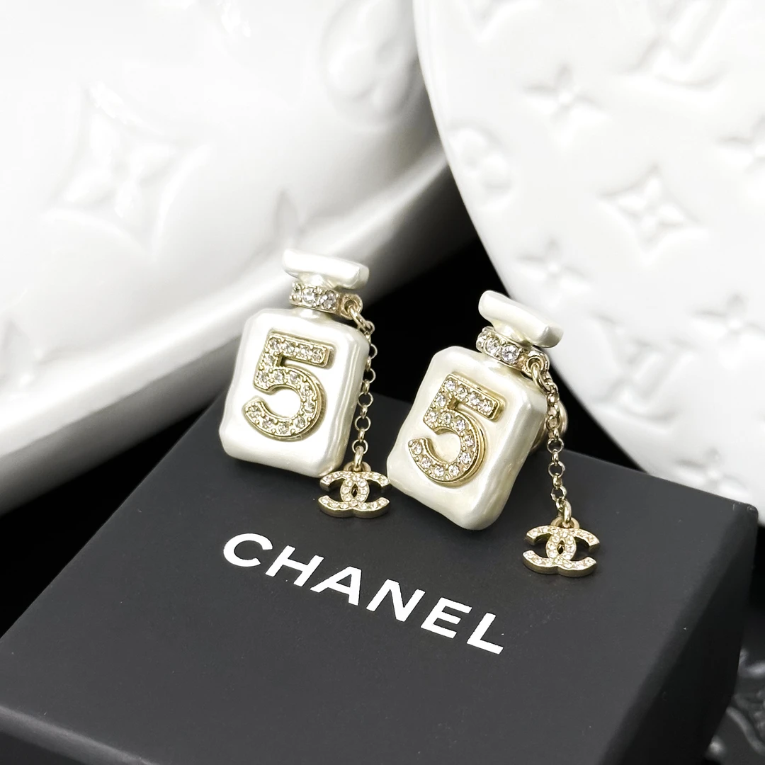 99新 Chanel/香奈儿 22S白色香水瓶数字5镶钻胸针