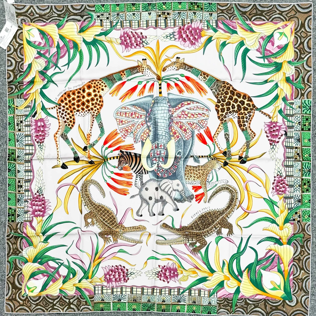 99新 Hermes/爱马仕 90cm 粉色拼绿色拼黄色 拼粉色滚边 丝巾