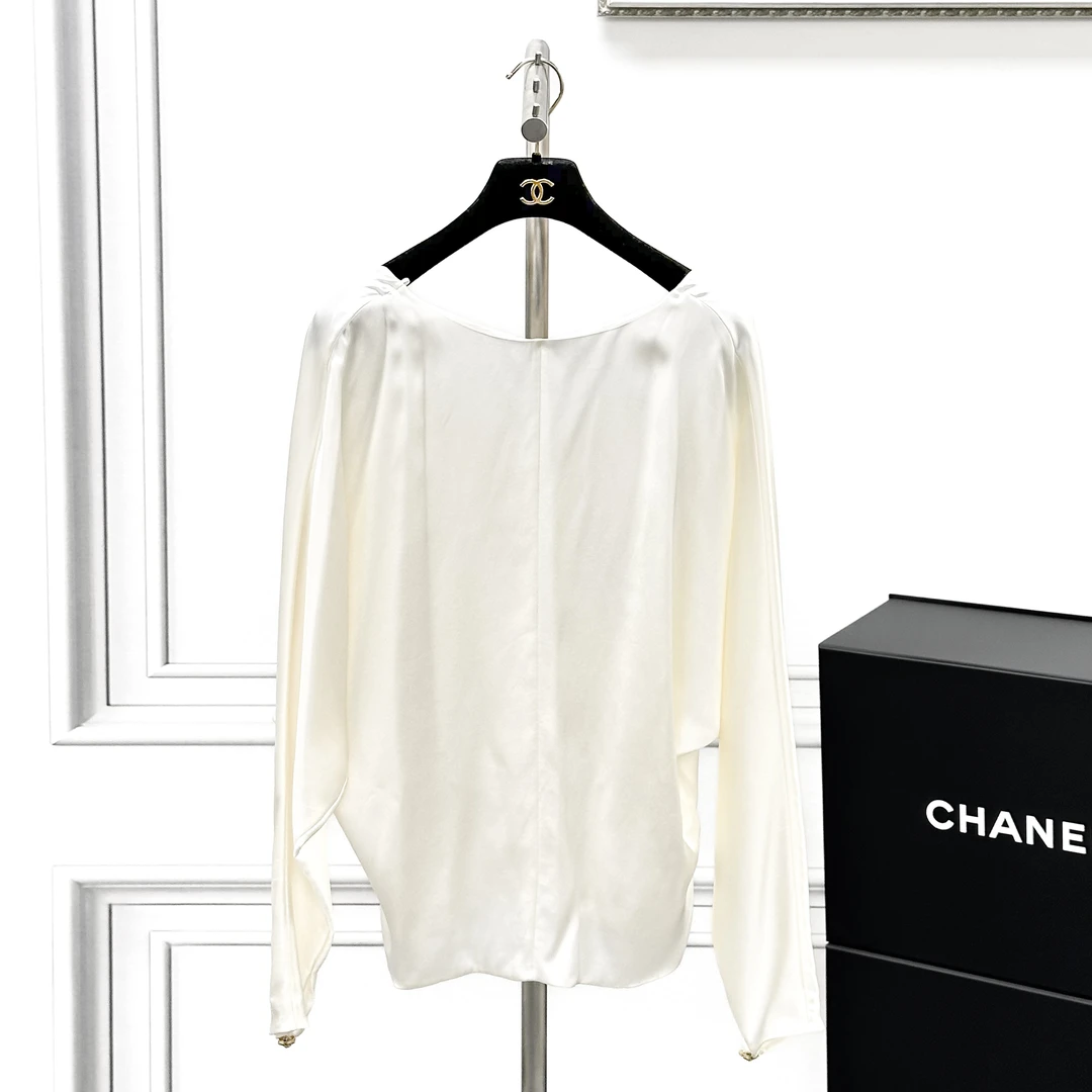 99新 Chanel/香奈儿  34码 20A米白色 长袖v领上衣