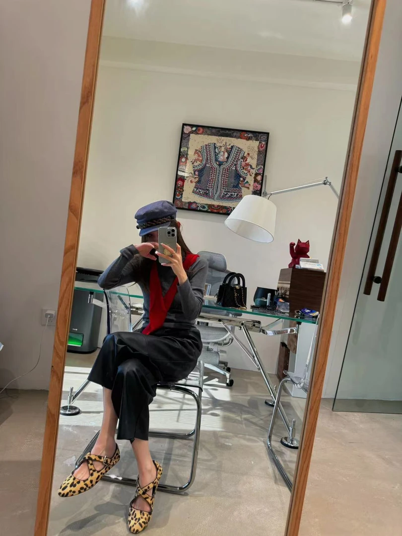 IU INC 高级感水压纹蛋白皮立体剪裁松紧腰九分皮裤