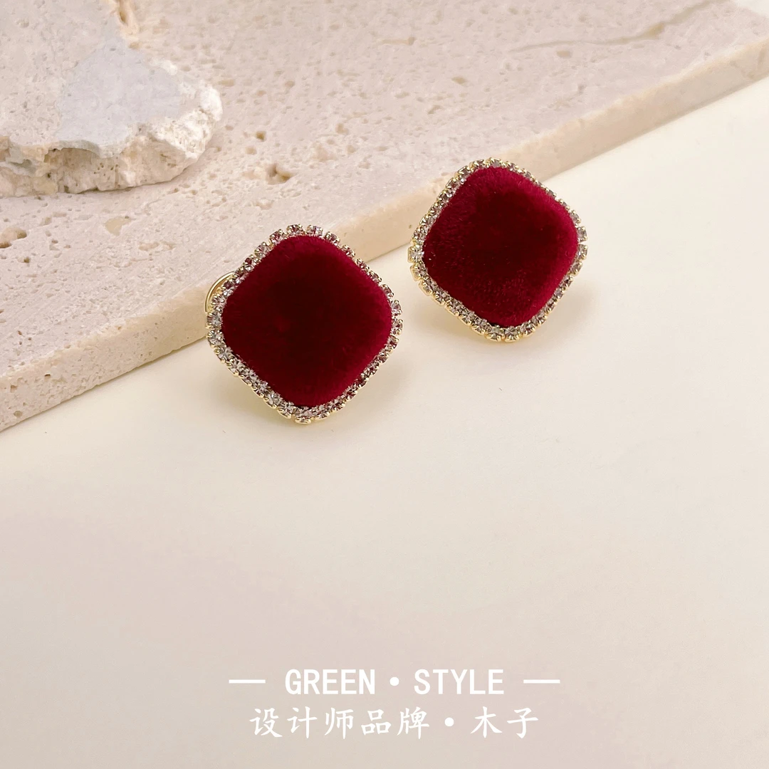 铜合金耳饰 【红色植绒耳钉】轻奢气质秋冬个性红色耳钉高级感-G92