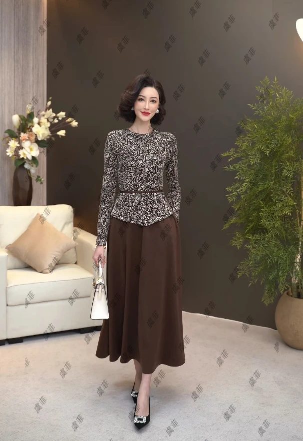 2025年新款巧克力棕高弹梭织多彩丝浮雕提花气质连衣裙WF3118