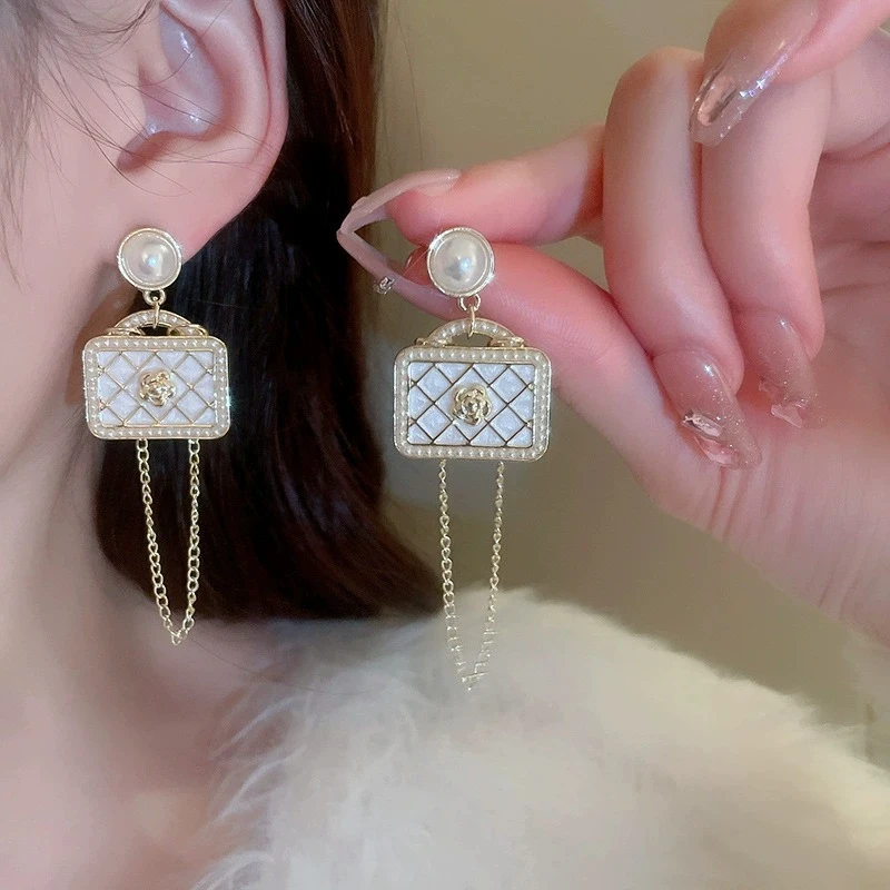 合金耳饰 网红包包链条耳环独特高级感耳钉气质名媛爆款女小香风