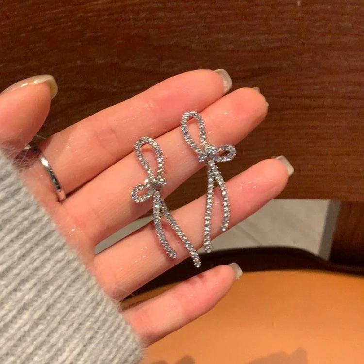 合金耳饰 蝴蝶结耳钉2023新款爆款独特耳环女轻奢高级感气质耳饰