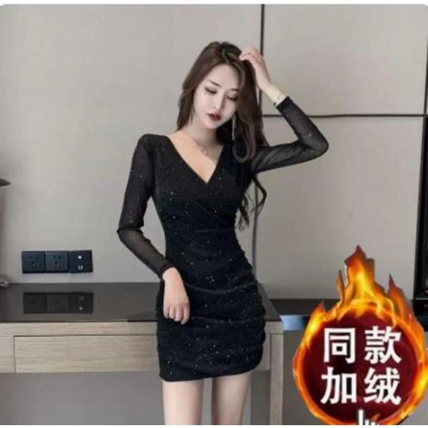 秋季打底连衣裙2022年新款收腰显瘦遮肉V领气质性感内搭包臀裙女