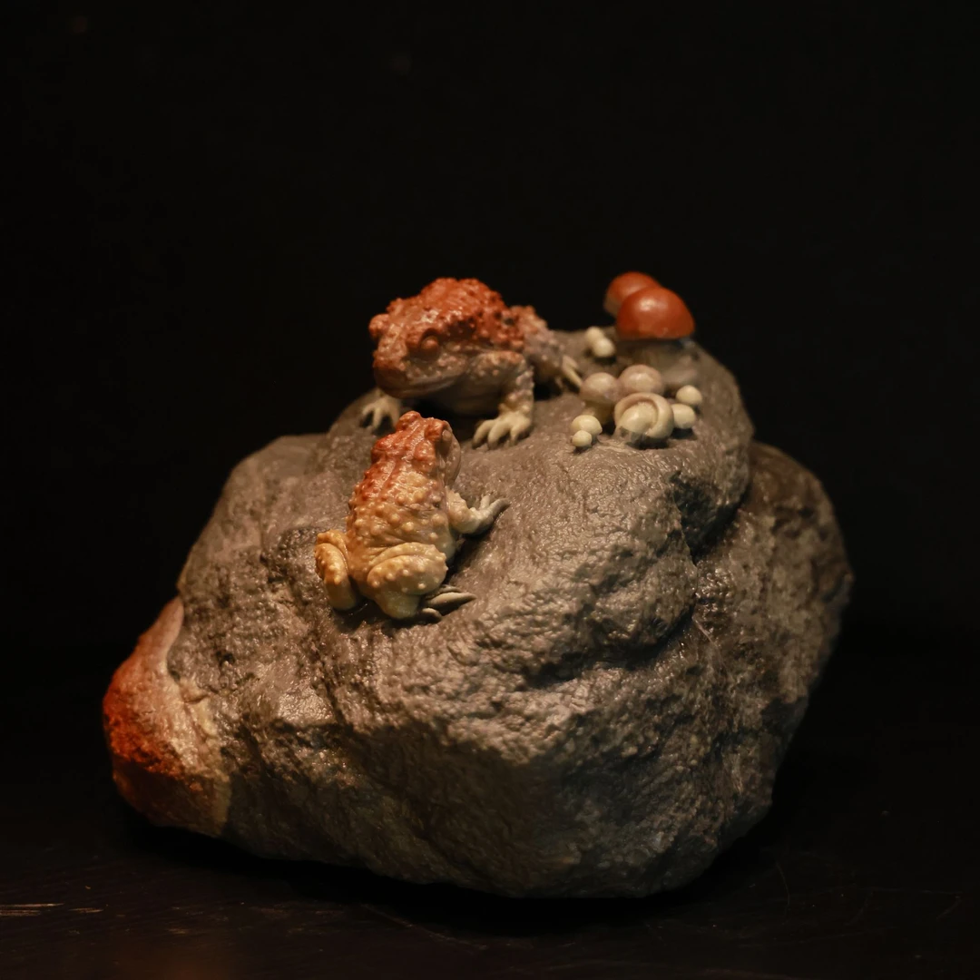 《石上双禄》-寿山石巧色一体雕