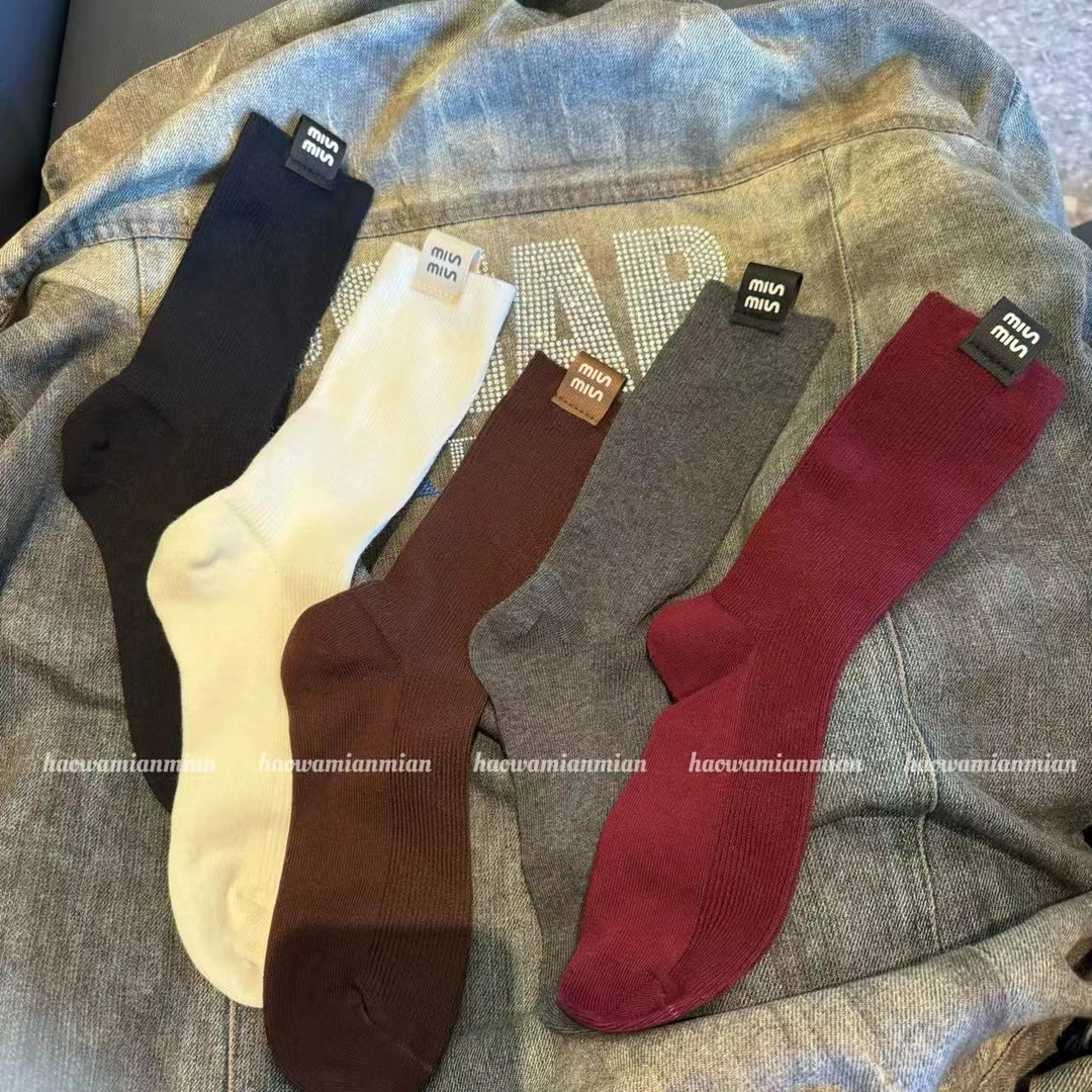 欧货字母布标饰品双针洋气时尚秋冬高级感百搭中筒堆堆袜