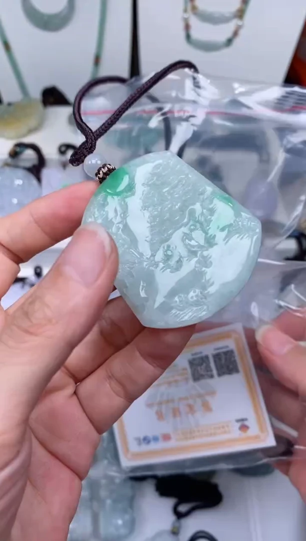 【闪购商品】翡翠颈饰未镶嵌吊坠