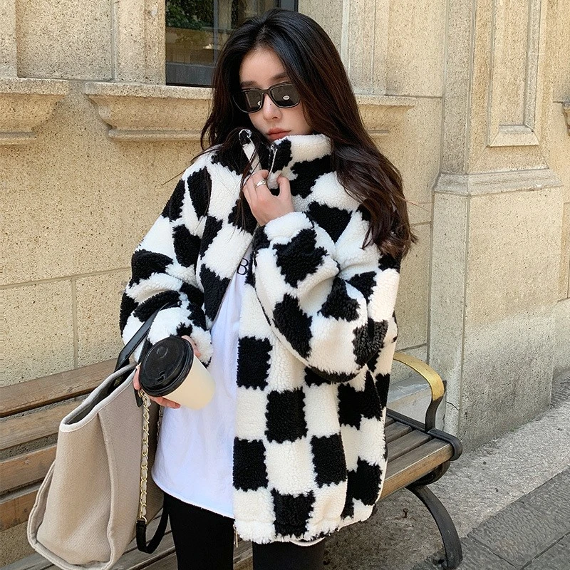 秋冬新款黑白棋盘格外套女毛皮一体韩版设计感百搭显瘦保暖上衣