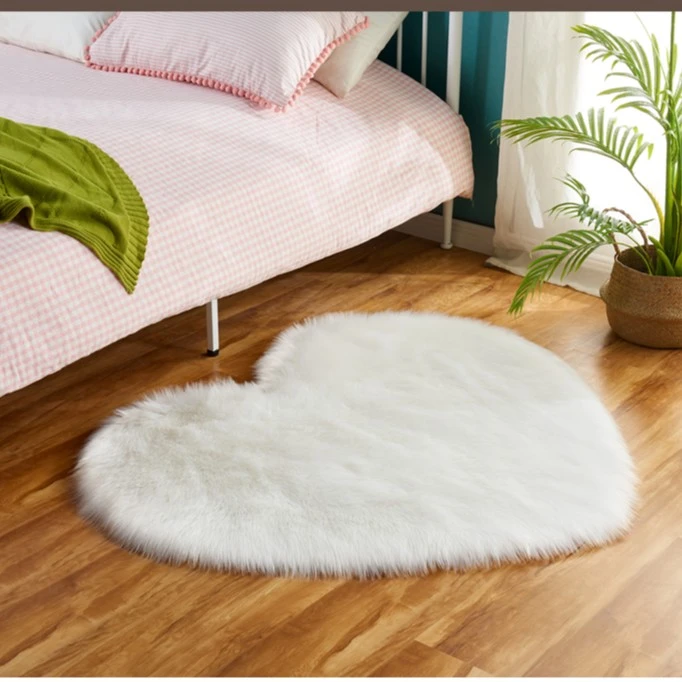 长毛绒可爱心形客厅地毯卧室床边地毯地垫仿羊毛装饰可定制可水洗