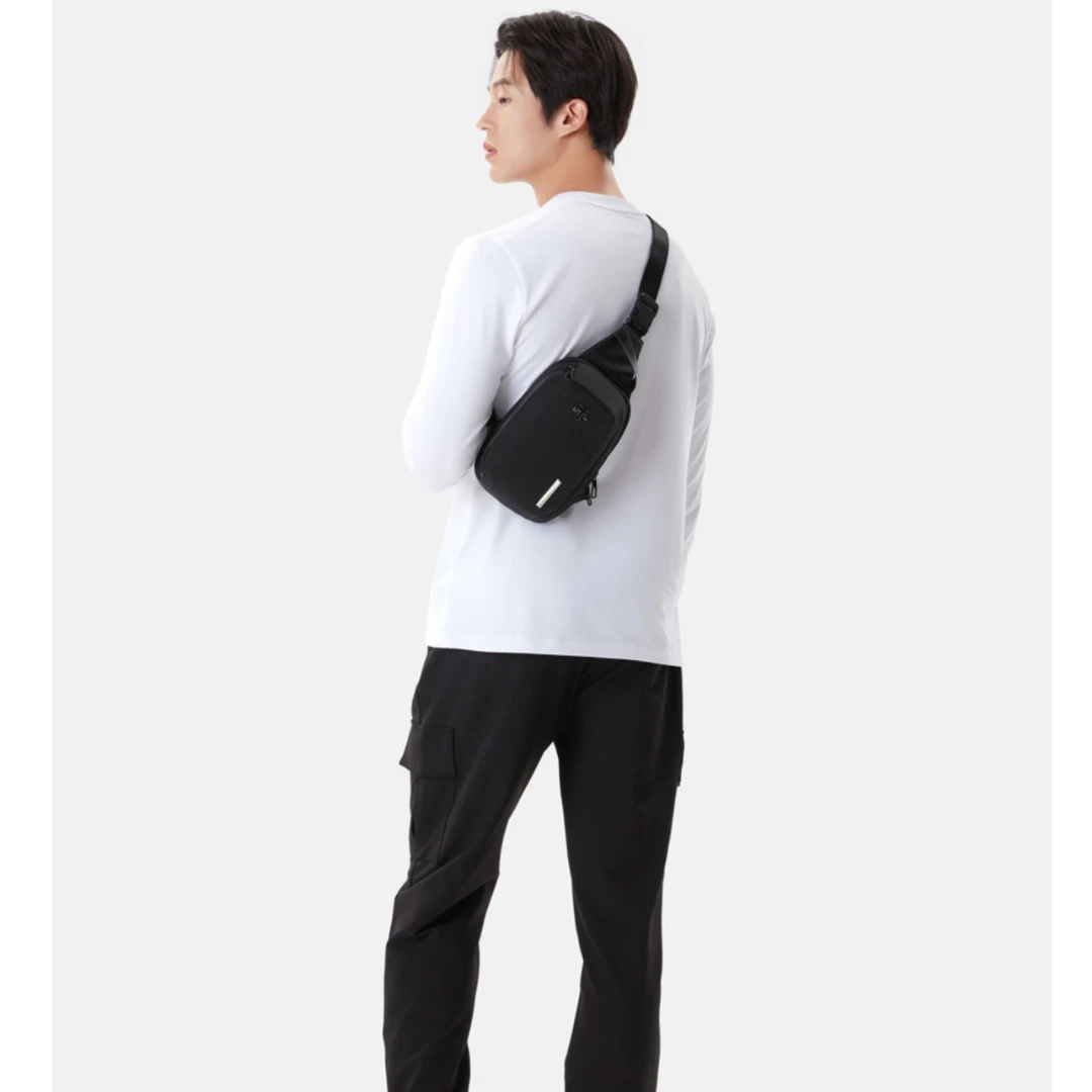 DESCENTE/迪桑特24年新款时尚休闲胸包UBG72