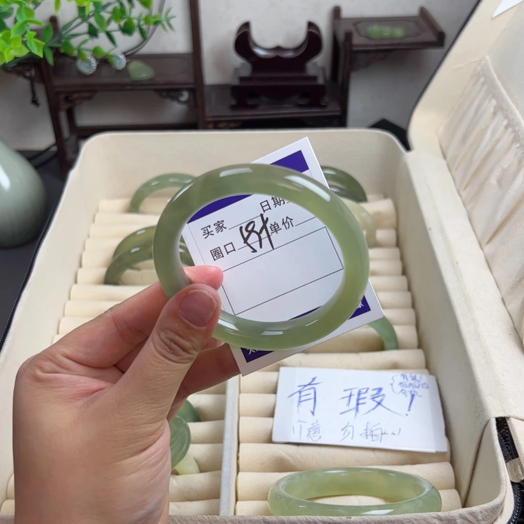 岫玉手镯未镶嵌n j j j j j j j