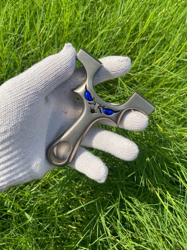 正品不锈钢小怪兽小恶魔龙齿新款高精度扁皮成年人专用高弹力