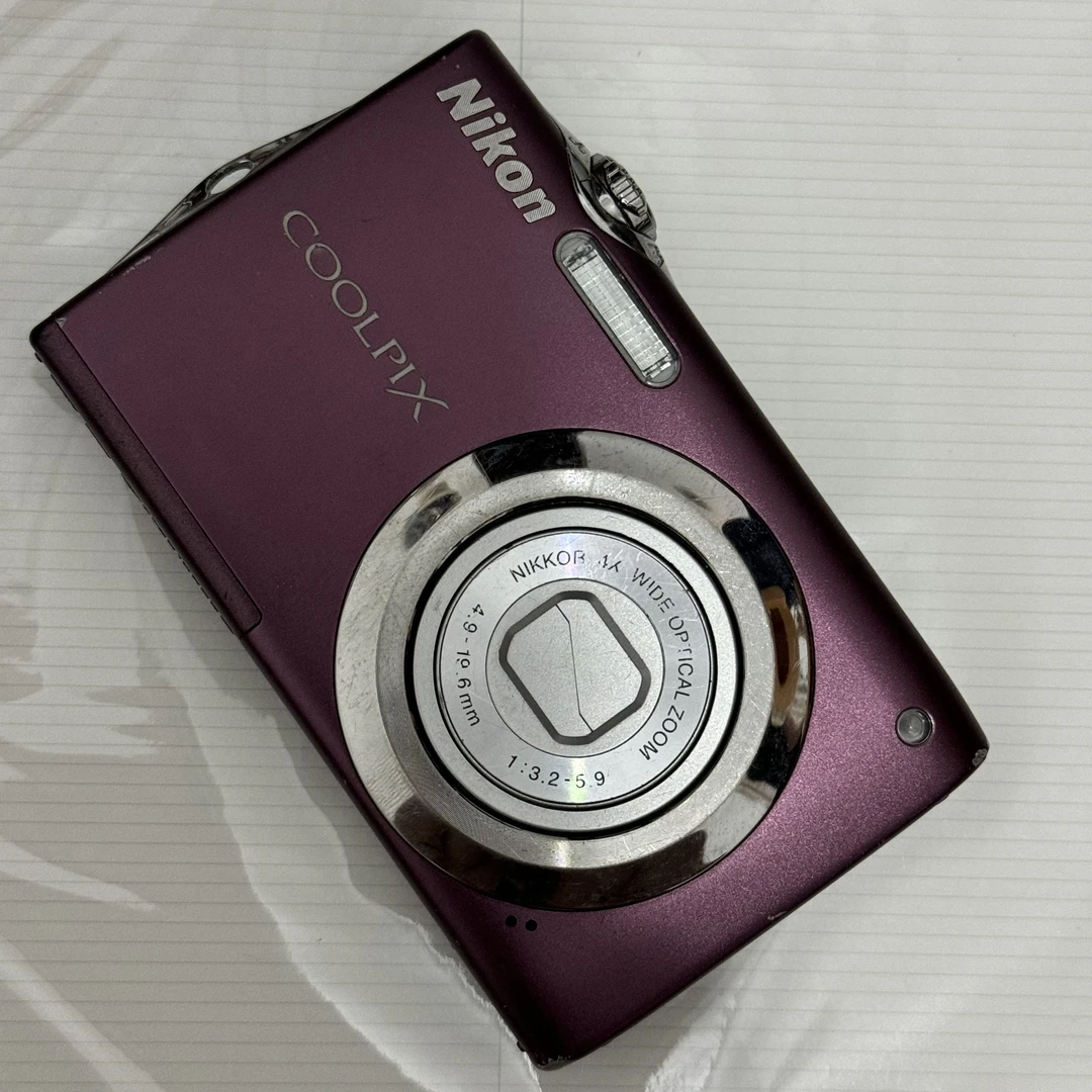 95新  Nikon/尼康S3000 紫色 1200万像素 4倍变焦 ccd数码相机