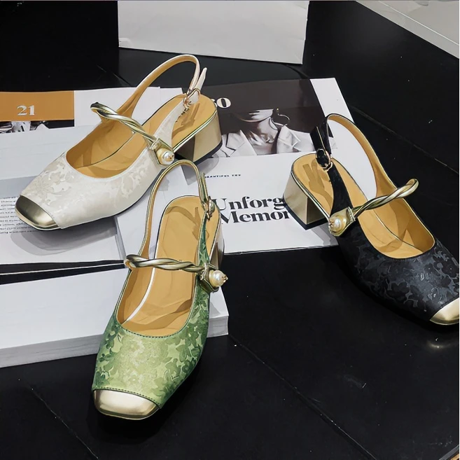 6068玛丽珍新中式国风刺绣方头粗跟高跟鞋凉鞋一字带小清新女鞋