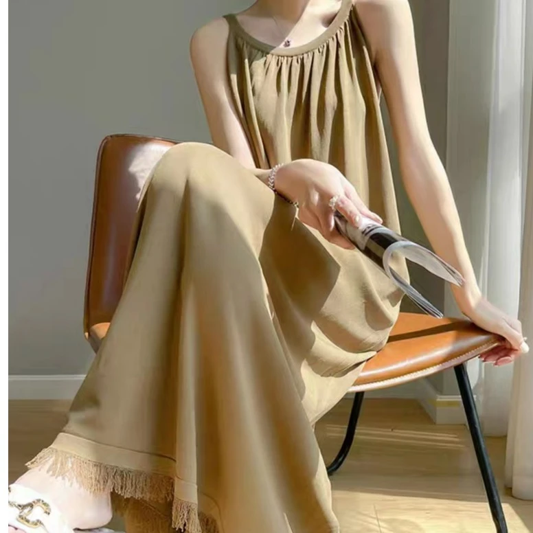 大妞二丫新款吊带连衣裙曲珠冰丝过膝纯色背心裙宽松气质流苏毛边