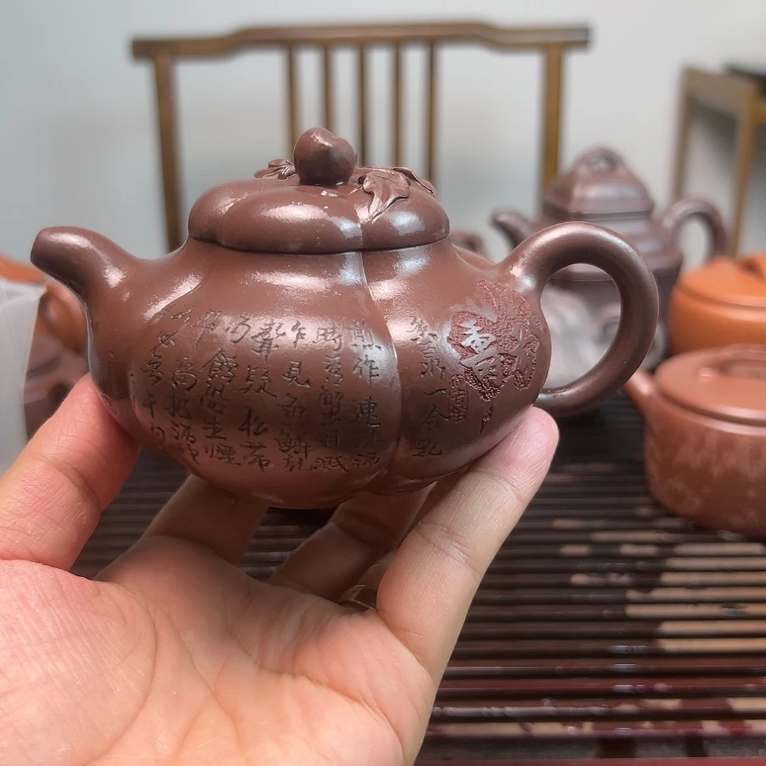 紫砂茶壶?**?上合桃，紫泥