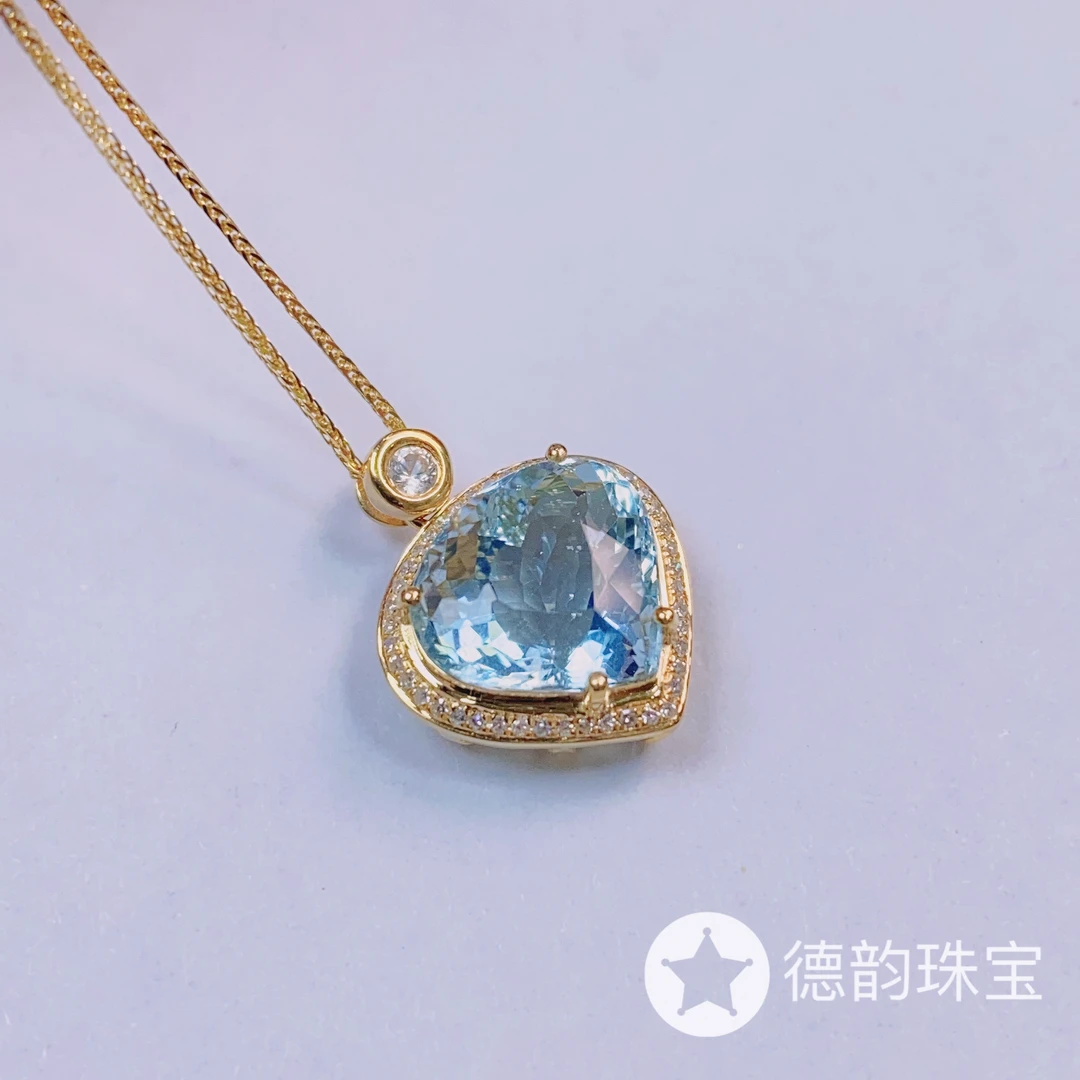 18K金镶嵌海蓝宝石项链
