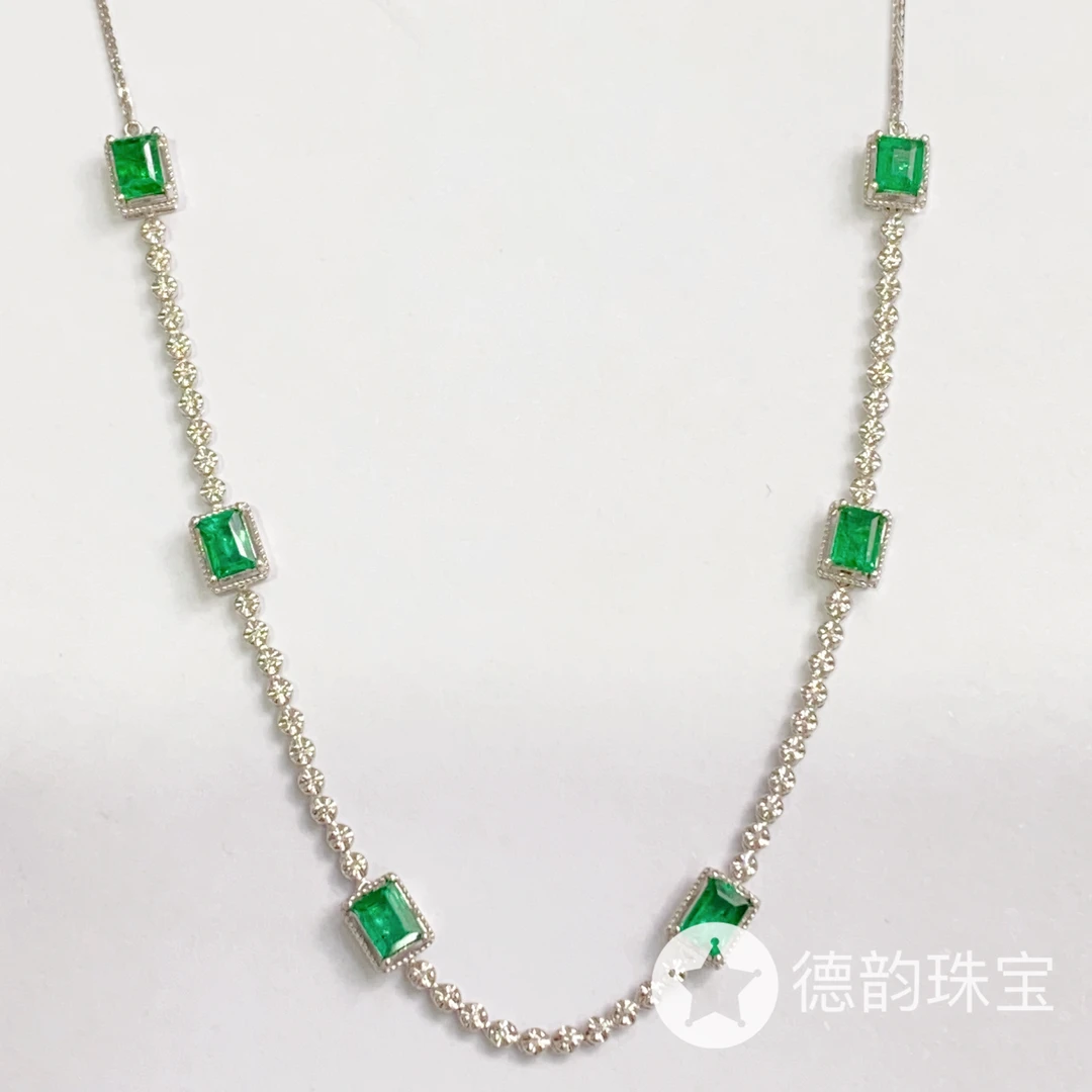 18K金镶嵌祖母绿项链