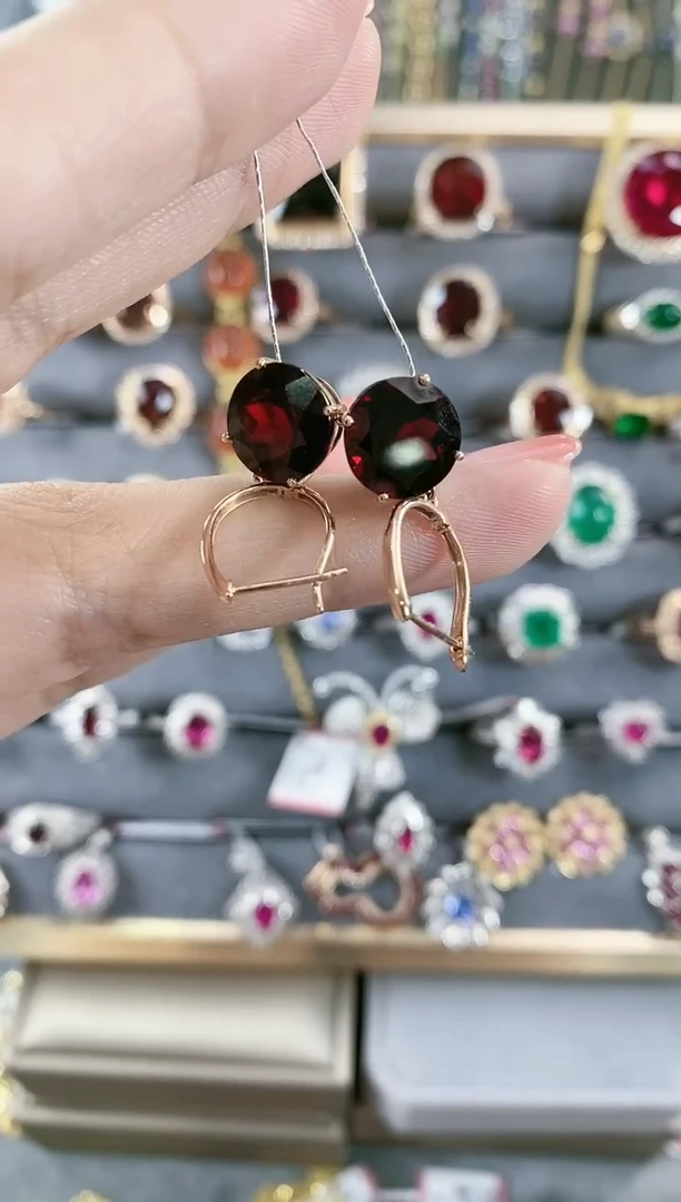 【闪购商品】石榴石耳饰18K金镶嵌.