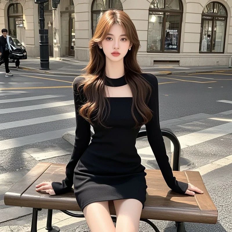 高冷御姐风方领挂脖长袖连衣裙女小众别致设计感收腰显瘦包臀短裙