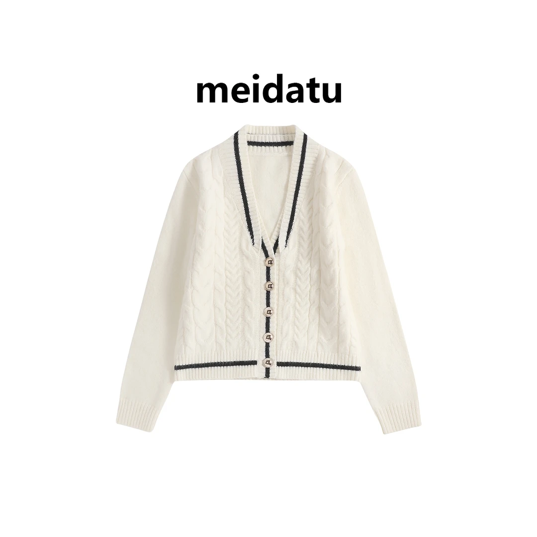 美哒兔（可甜可盐）学院系列麻花纹理针织开衫（bm834-9）