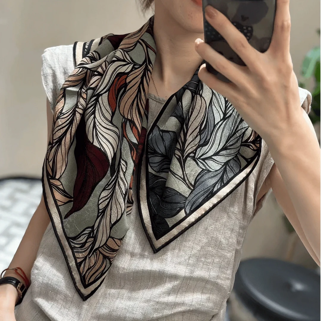 【巾有所属】彩色枫叶30%桑蚕丝70%羊毛时尚百搭气质双色冬季丝巾