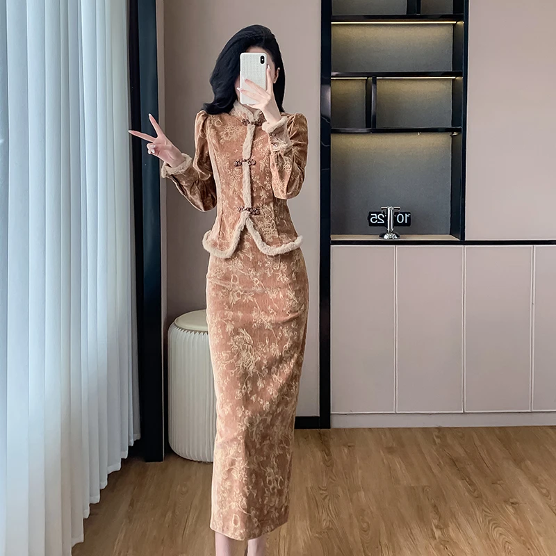 实拍2024秋冬新款新中式重工暗纹名媛气质显瘦长款国风两件套装裙