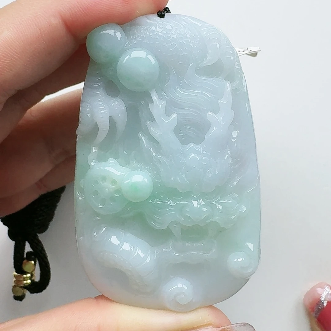 翡翠颈饰未镶嵌龙牌