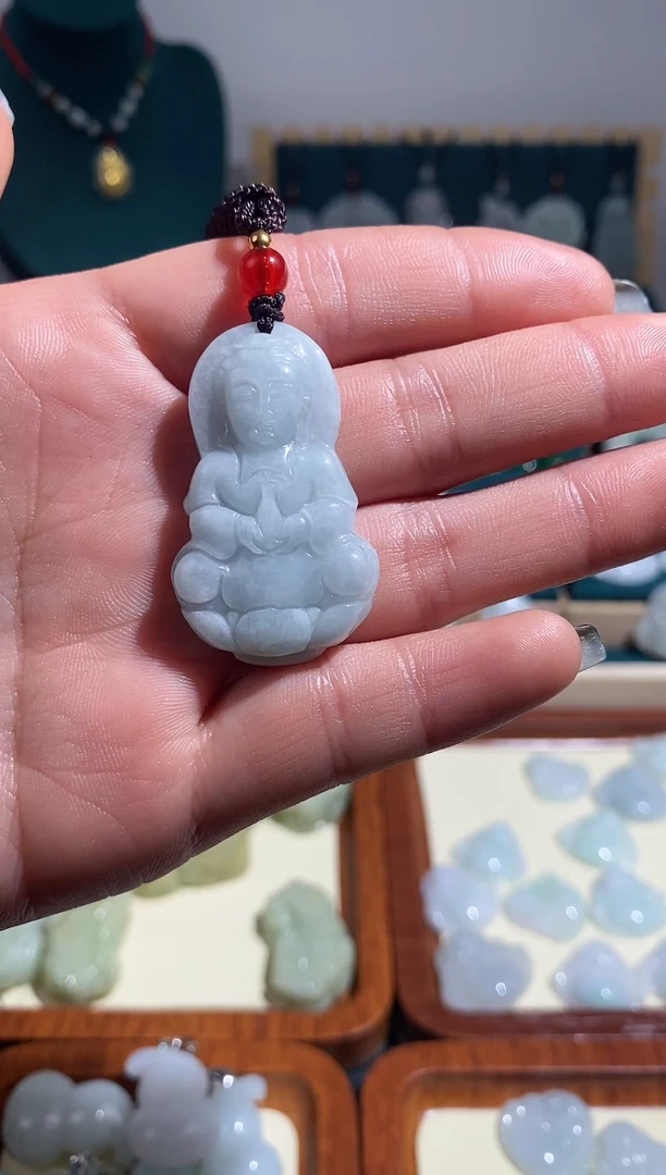 【闪购商品】翡翠颈饰未镶嵌观音