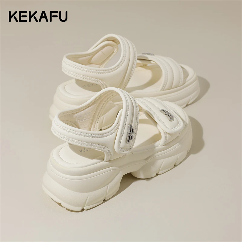 珂卡芙爆款运动凉鞋夏季新款坡跟白色厚底休闲沙滩鞋松糕鞋魔术贴