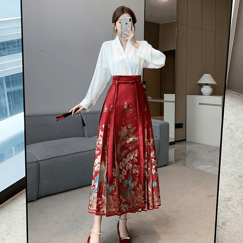 红色新中式裙子汉服马面裙拜年服敬酒服国风缎面半身裙女2024新款