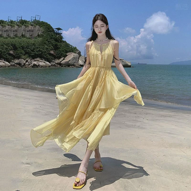 法式超仙雪纺黄色吊带连衣裙女气质绝美海边度假长裙新疆旅游裙子