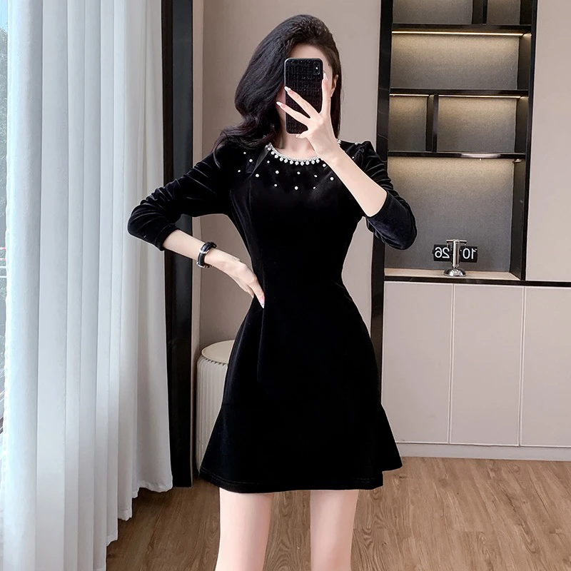 2024新款丝绒法式小黑裙收腰显瘦名媛风连衣裙打底裙