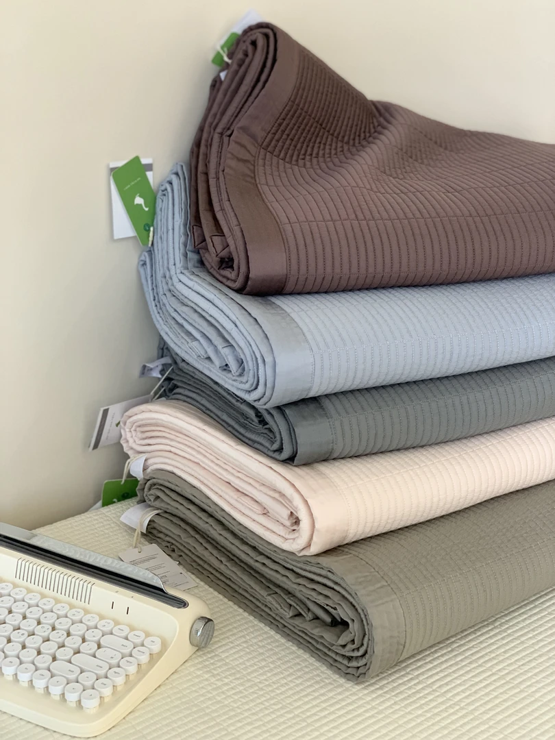 大鹅正品 赫本系新款天丝棉床盖三件套夹棉高密绗缝纯色床盖枕套